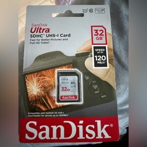 Andis Ultra 32GB SDHC UHS-I Card - Red and Black